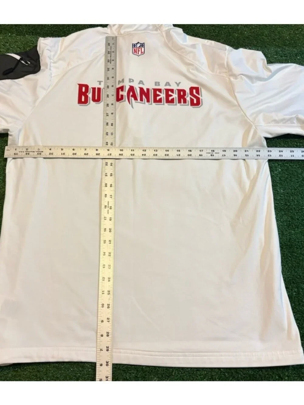 Tampa Bay Buccaneers 1/4 zip mens large white nike dri fit pullover long sleeve